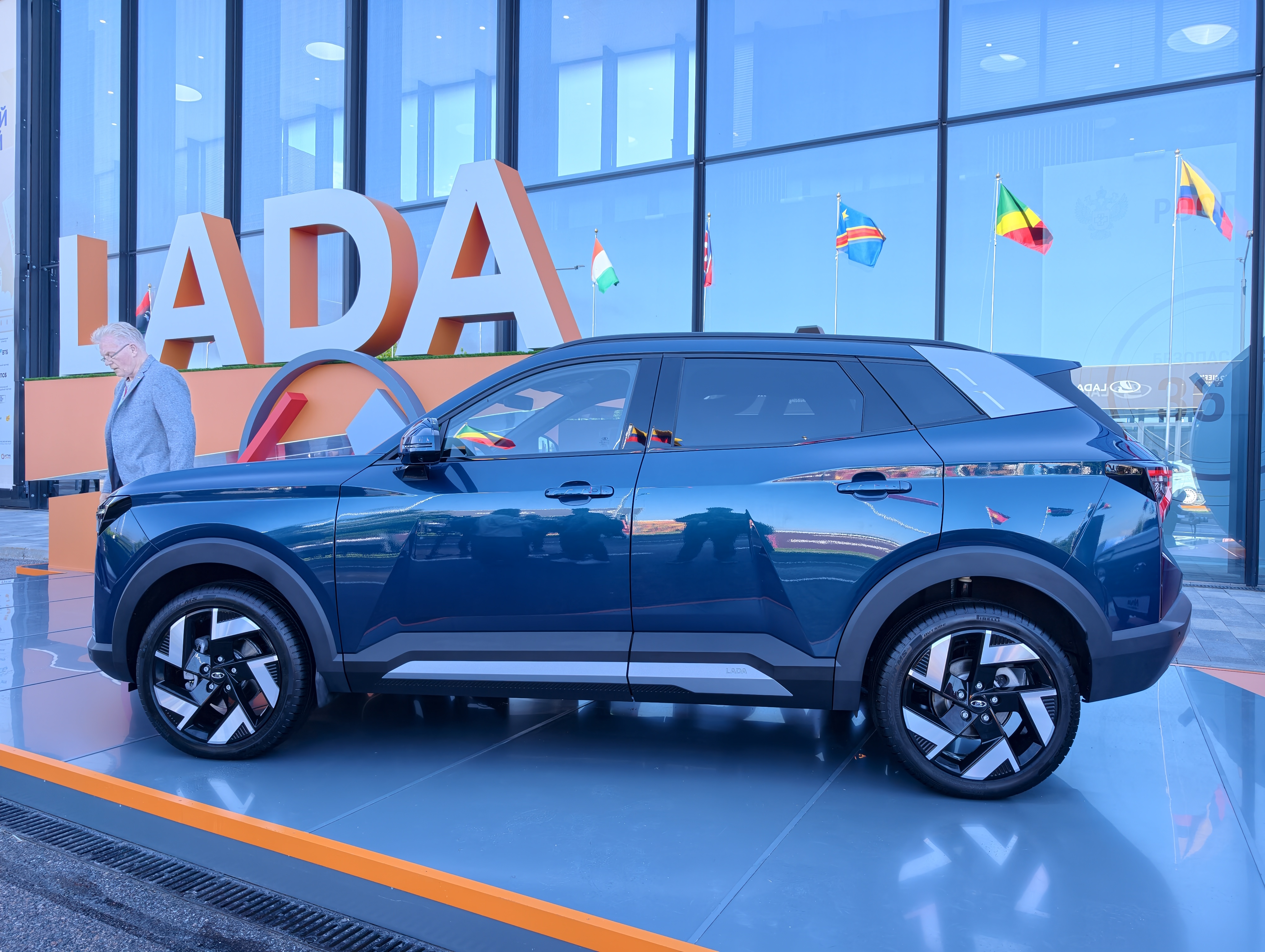 АвтоВАЗ запустил серийную сборку кроссовера Lada Azimut