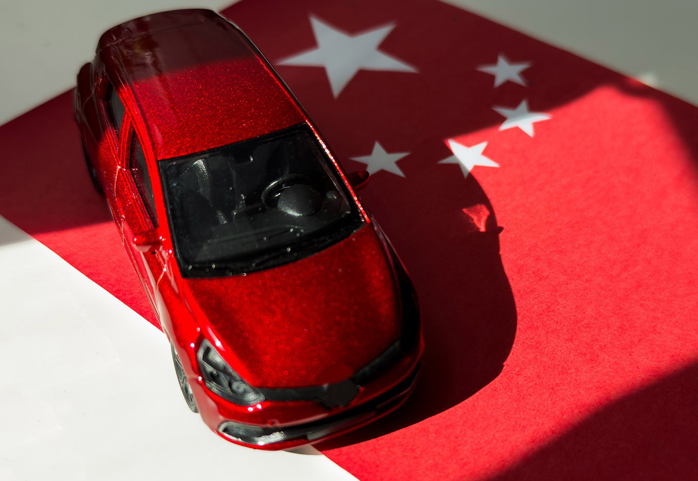 Китайский прорыв в Европе, багажник на присоске, экскаватор‑монстр и еще 3 важных новости