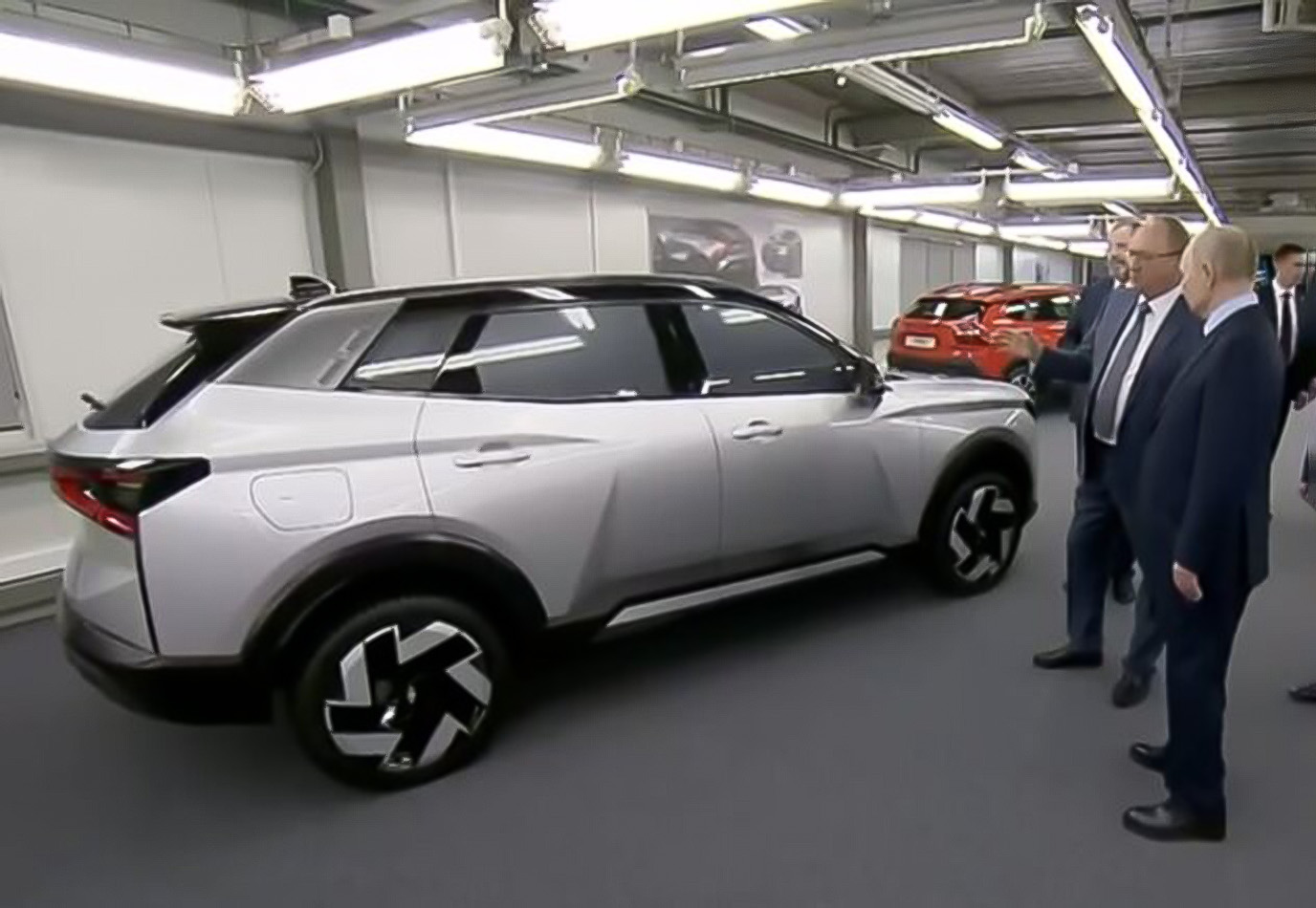 Давай в новом проекте Кроссовер Lada B-Cross, минивэн и новая "Нива" Lada T-123: что будет дальше, ког